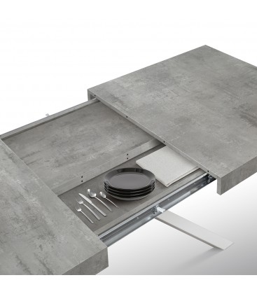 Tavolo Base in Metallo Bianco e Piano Finitura Grigio Cemento con 2 allunghe