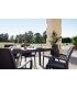 Sedia con braccioli impilabile effetto rattan in poliuretano per giardino