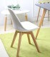 Sedia in propilene bianca e gambe in legno naturale