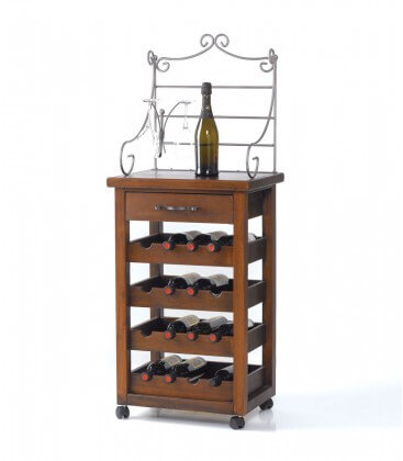 Cantinetta con piano degustazione.