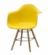 Sedia poltroncina con gambe in legno