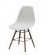 Sedia in polipropilene con gambe in legno