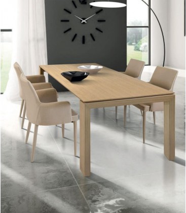 Tavolo in legno naturale allungabile