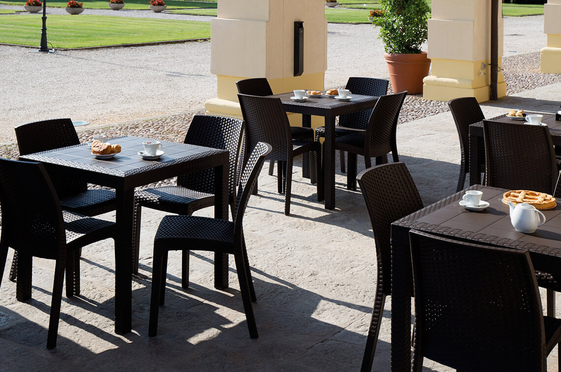 Outdoor tavoli con sedie per esterni